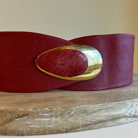 Vintage 90s Red Soft Genuine Leather Wide Golden Buckle Wrap Belt Size M - Picture 2 of 10